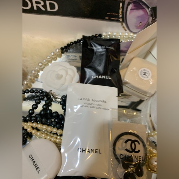 Surprise!🤩Chanel cosmetics sack and CHANEL framed advertising handmade +goodies - Picture 14 of 16